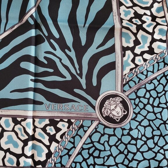 v_28141022_1765824200241_bg_pr  VERSACE SCARF SQUARE ZEBRA JACQUARD ANIMALIER SILK FOULARD 35x35